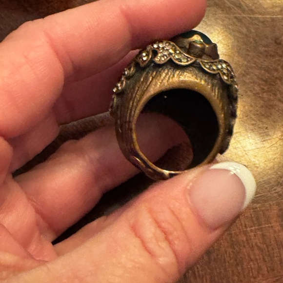 Elegant Vintage Green Statement Ring - Picture 13 of 14